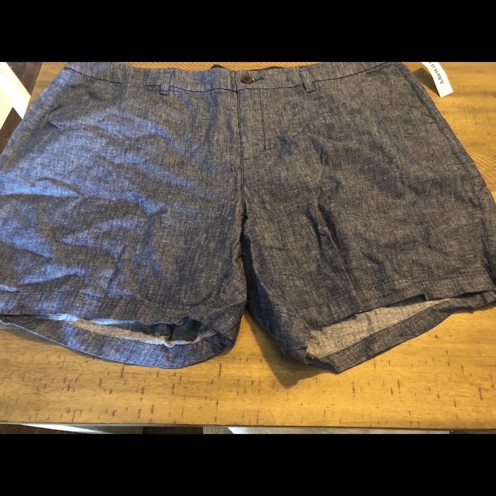 Old Navy shorts never worn size 20.